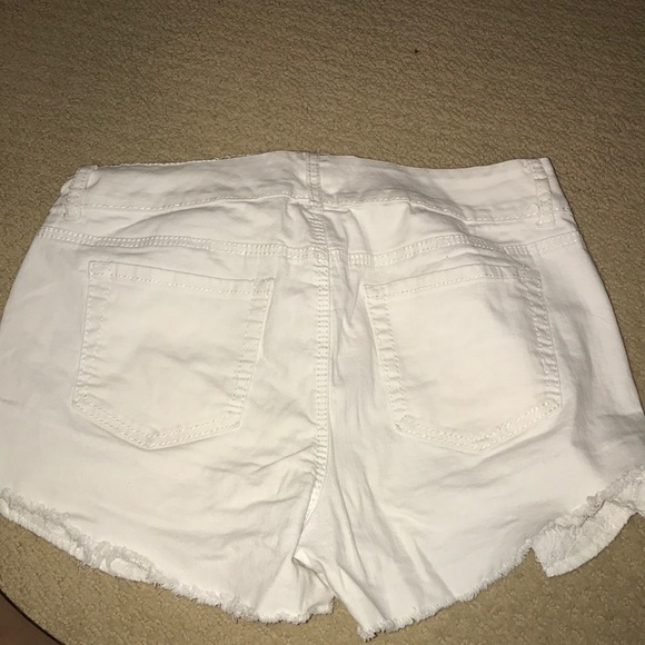 White Distressed shorts - Picture 2 of 3